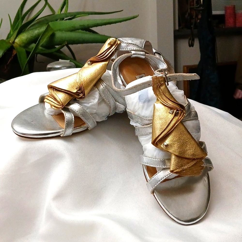 KElSIE DAGGER  SILVER&GOLD Sandals